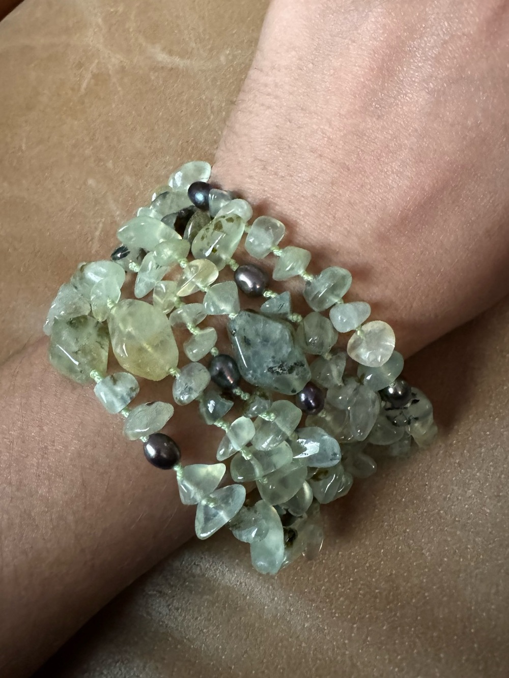 Vintage Green Stone 6 strand Cluster Bracelet w Dark blue freshwater pearl bead - Picture 5 of 13